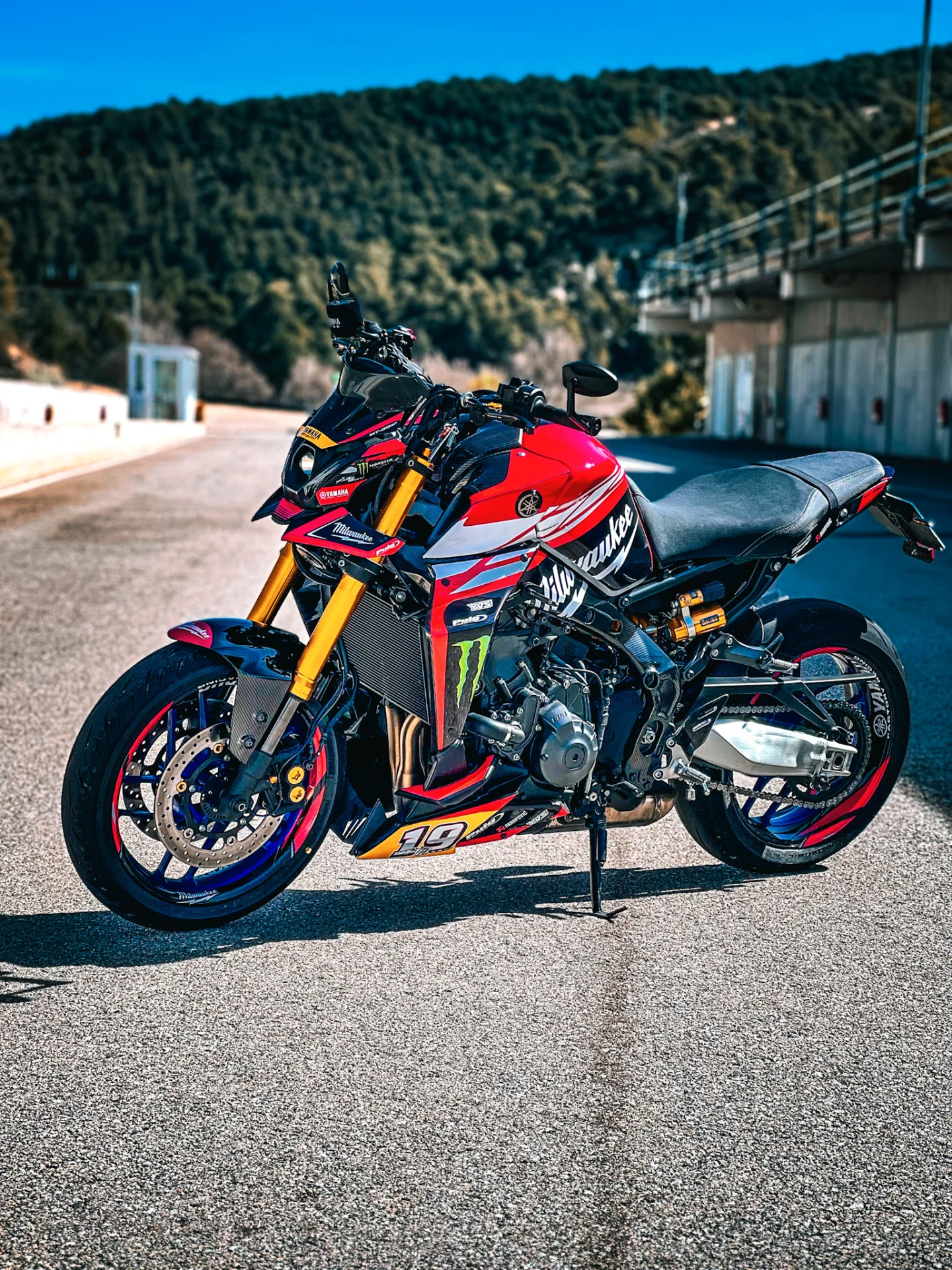 YAMAHA MT 09/SP 2021 / 2022 - Kit 2 Milwaukee red - Imagen 2