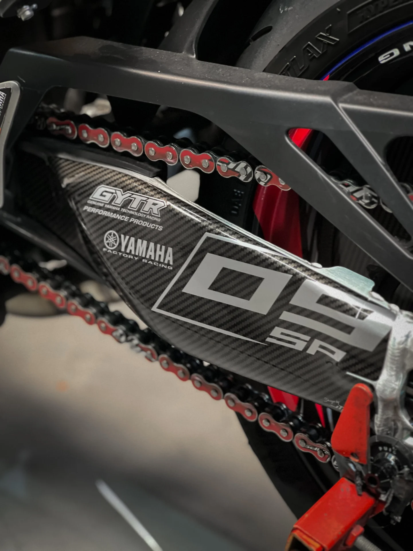 ADHESIVO BASCULANTE carbon fiber MT09 / SP - Imagen 2