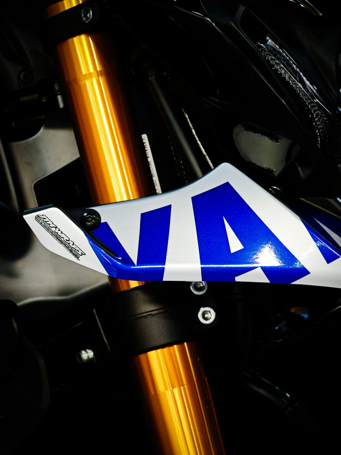ADHESIVOS DOWNFORCE FRONTAL "YAMAHA" MT09/SP - Imagen 4
