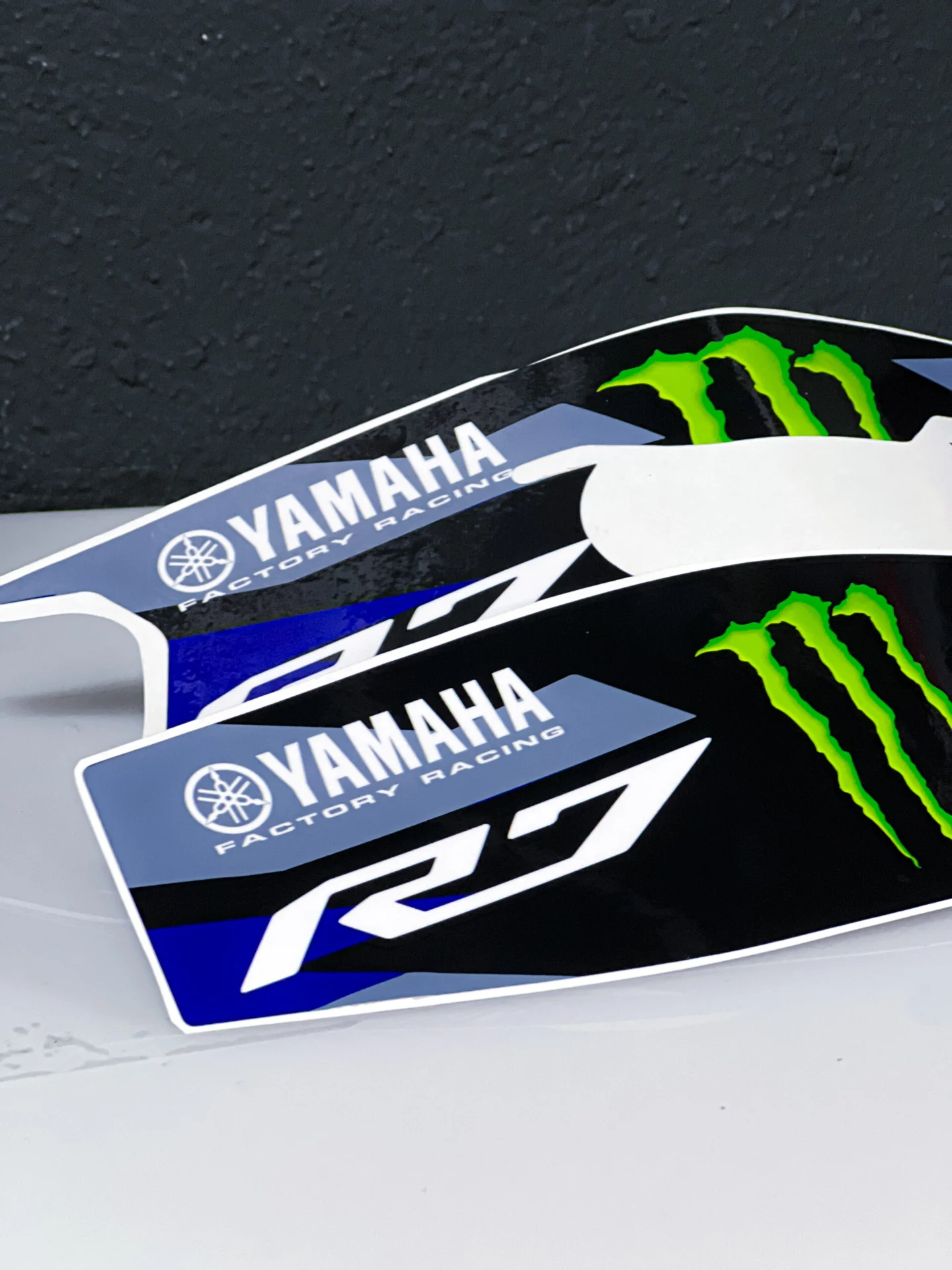 adhesivo basculante edition motogp yamaha r7 - Imagen 3