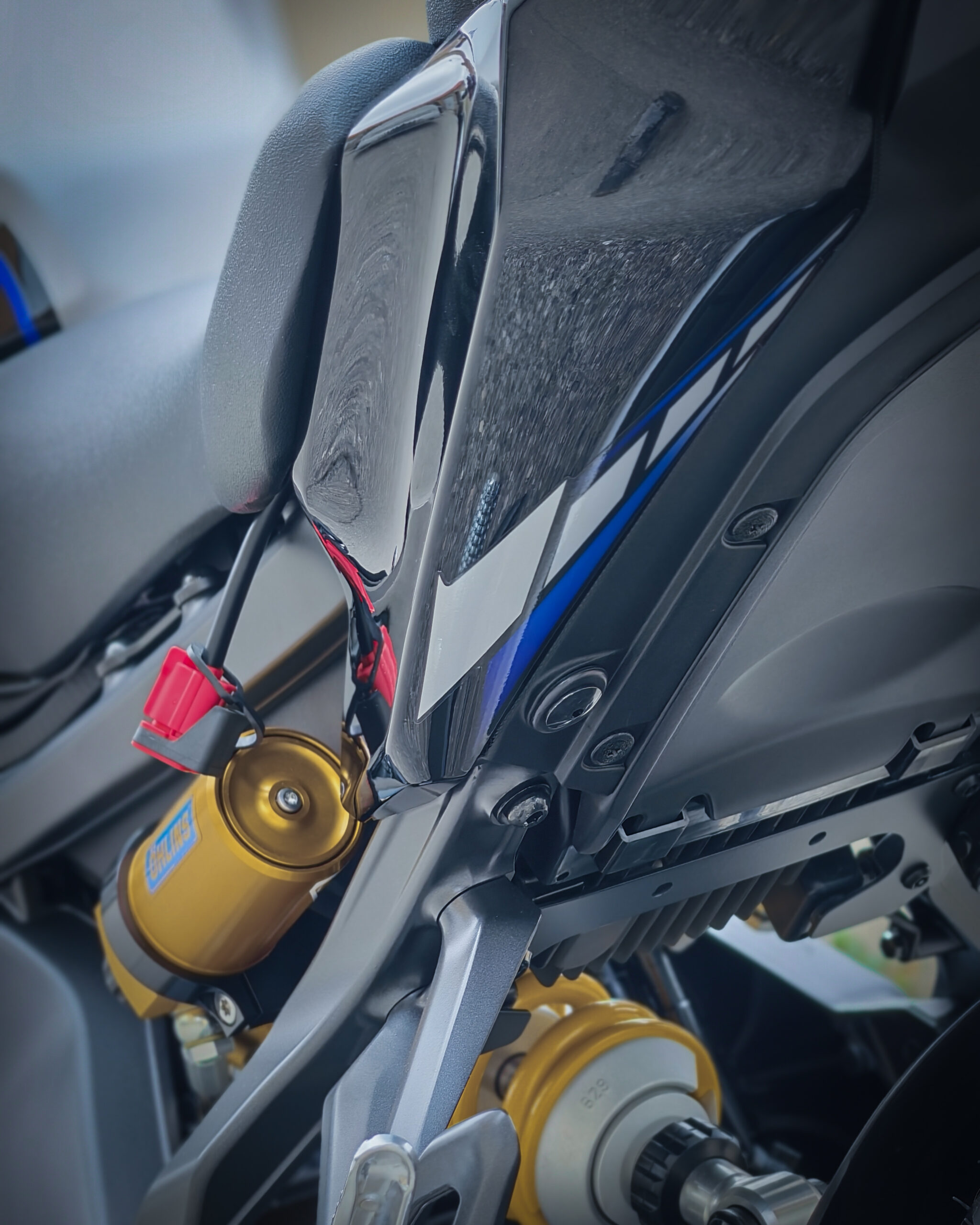 Adhesivo colin yamaha mt09 sp