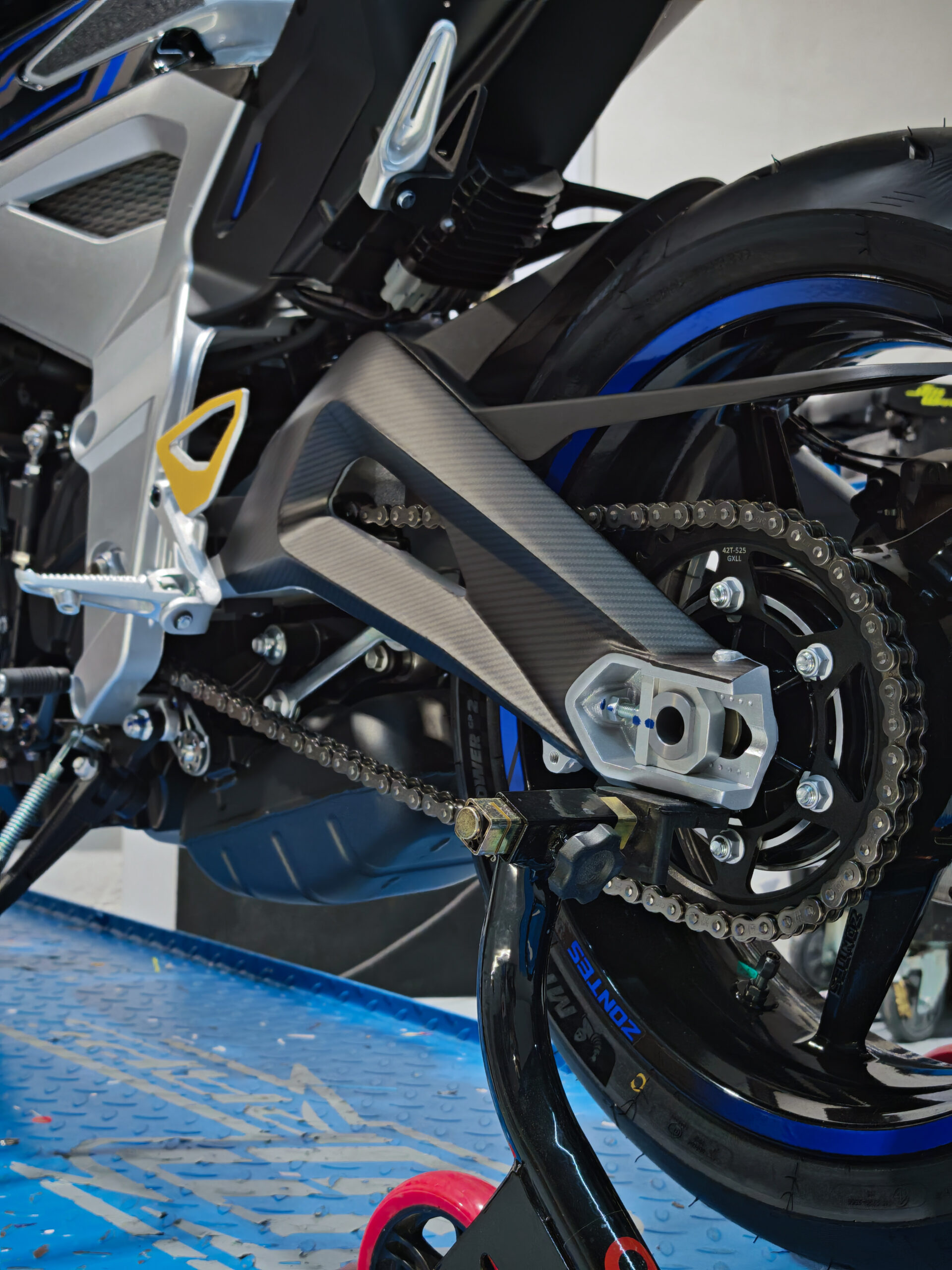 Adhesivo basculante carbon fiber - Imagen 2