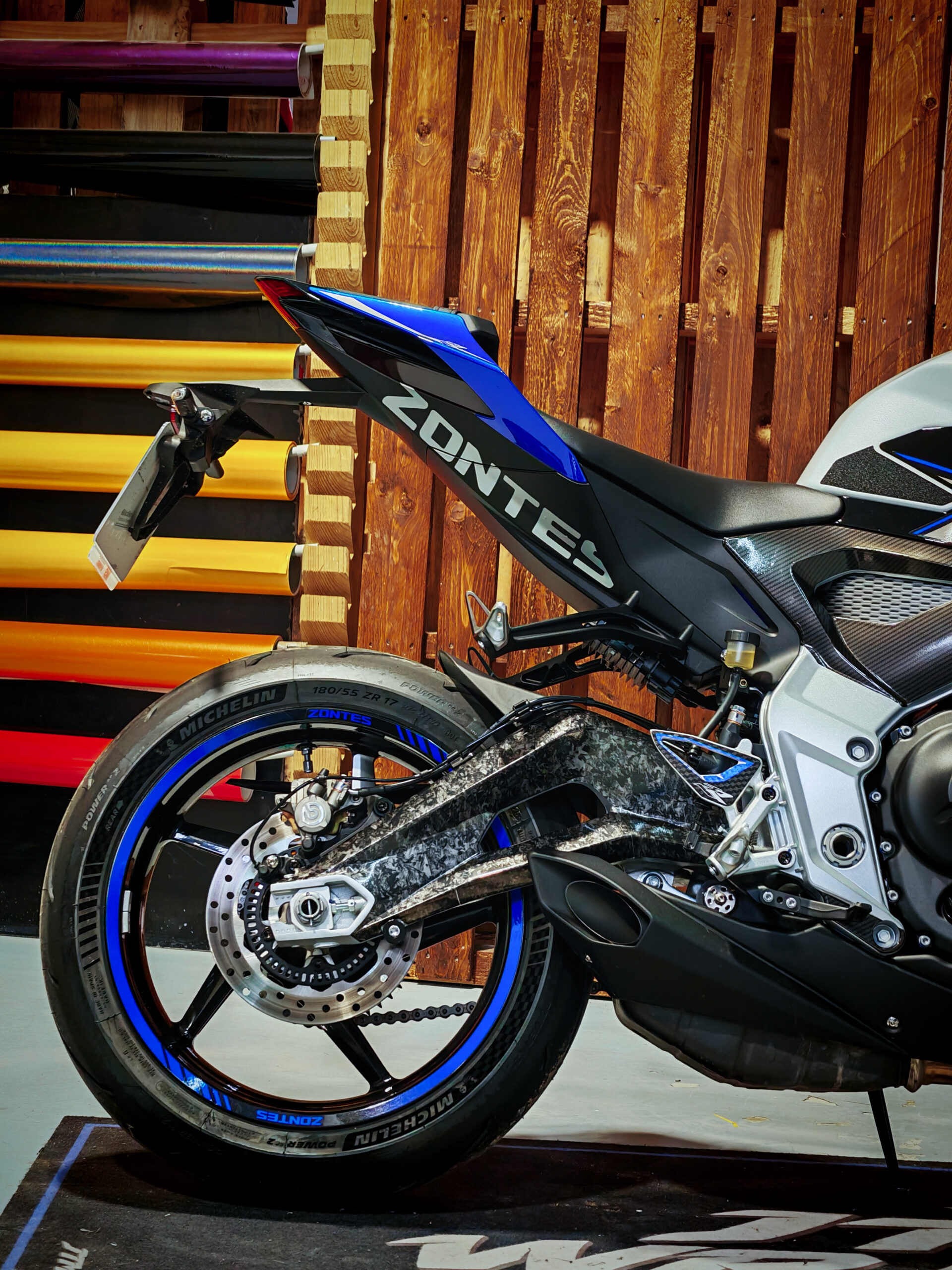 adhesivo subchasis zontes 703 rr plata