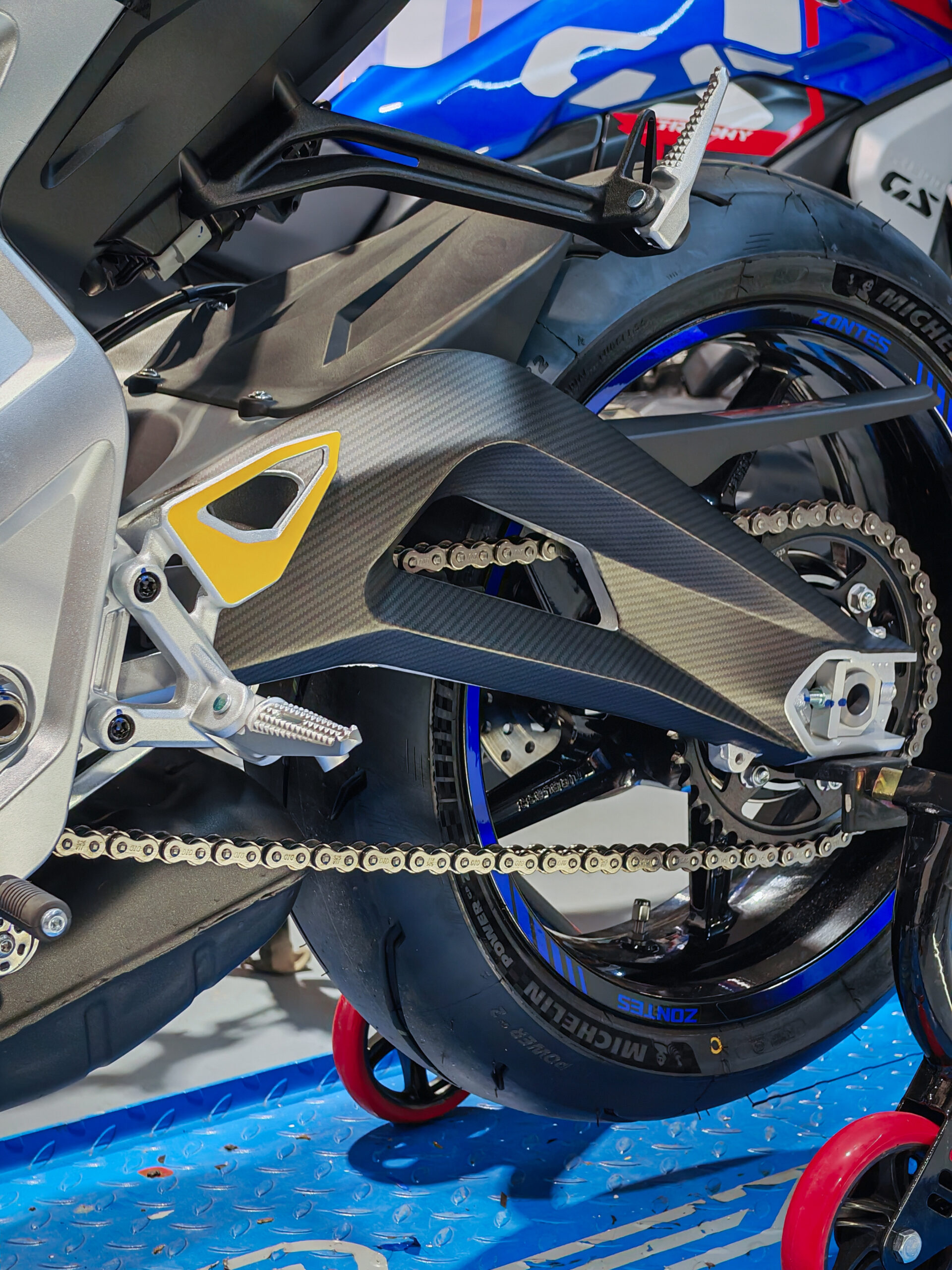 Adhesivo basculante carbon fiber - Imagen 3