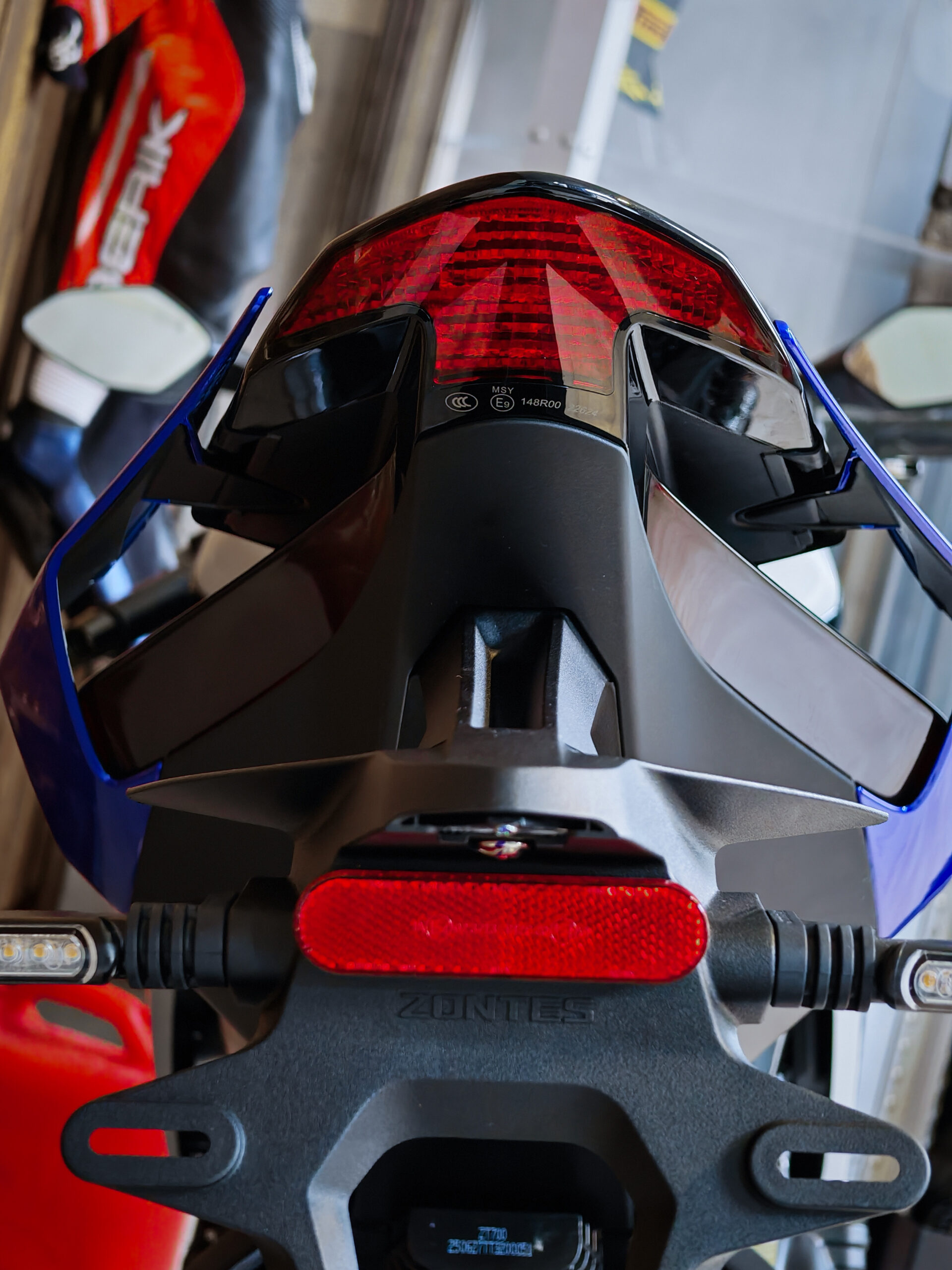 vinilo faro trasero zontes 703 rr